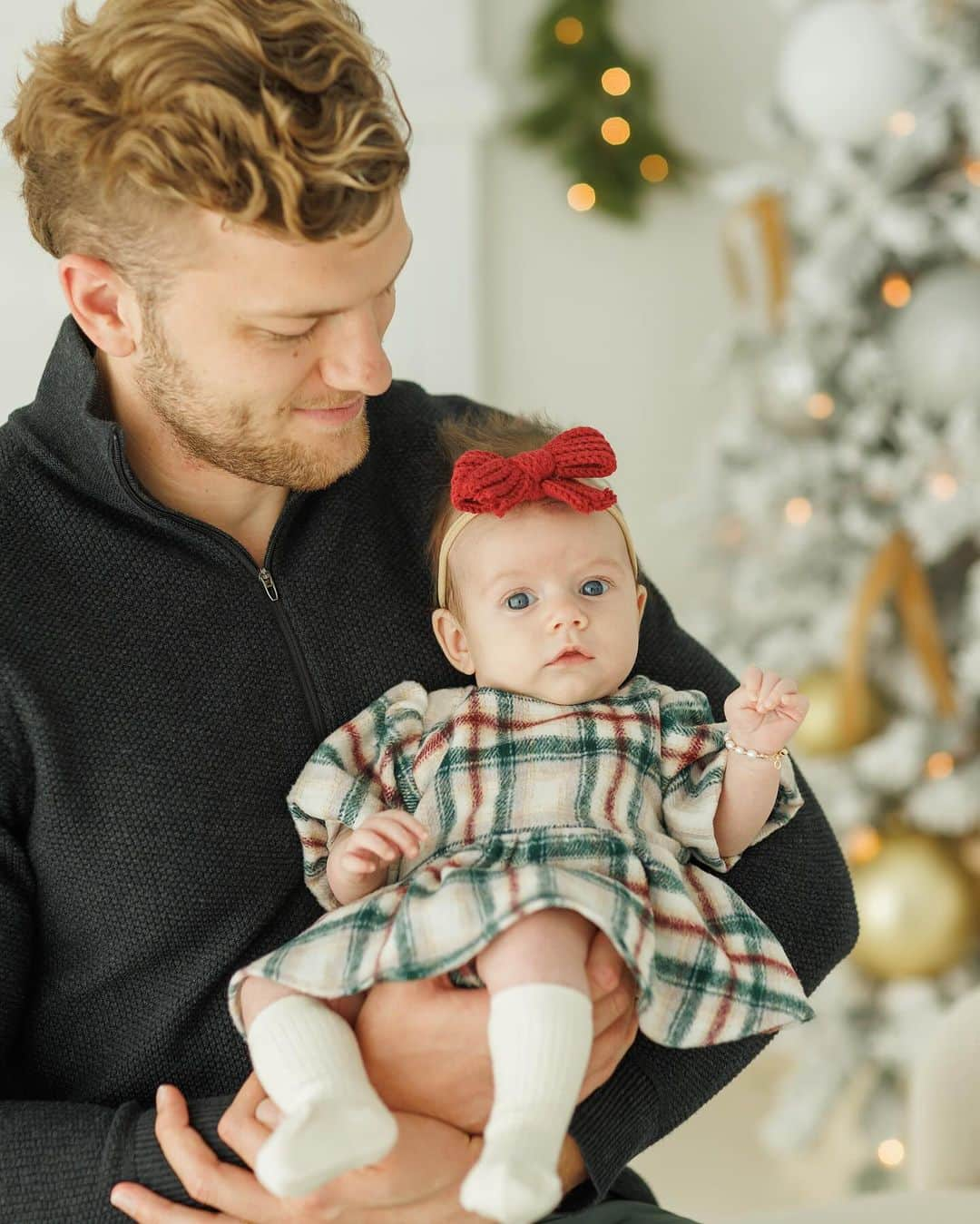 ミカイラ・スキナーさんのインスタグラム写真 - (ミカイラ・スキナーInstagram)「The best Christmas present we could have ever asked for! 🎁♥️ Grateful for our savior Jesus Christ and this time of year we have to be with family and remember what’s most important.  @bekapricephotography」12月25日 4時42分 - mykaylaskinner2016