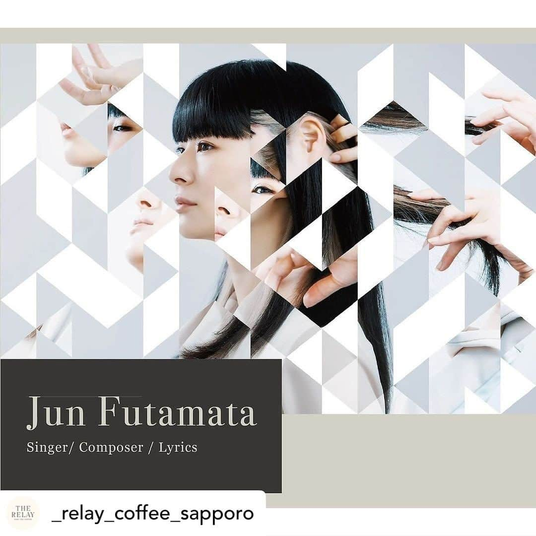 Jun Futamataのインスタグラム：「Posted @_relay_coffee_sapporo “風と香りの旋律”  出演者紹介①  Jun Futamata Singer/ Composer / Lyrics ​ イノセントで透明感のある歌声と 声のレイヤーを重ねて構築する独自の作曲スタイルで 唯一無二の音世界を表現するアーティスト  単身でニューヨークに渡り、アドリブメソッド、コード進行に基づく即興性を学ぶ。 並行して、NYのジャズクラブで実力派ミュージシャンとの即興セッションを重ねる。  帰国後、映画、テレビドラマ、アニメ、CM、ゲーム、劇伴音楽の分野で活躍。 ーーーーーーーーーーーーーーーーーーーーー “風と香りの旋律” 2024.1.21 14:00-19:00 THE RELAY 札幌市中央区北４条西１７丁目１−１１ ３F Charge Free(＋1drink)  Act: hugvilla Jun Futamata  and more (Goods, Food)… ーーーーーーーーーーーーーーーーーーーーー」