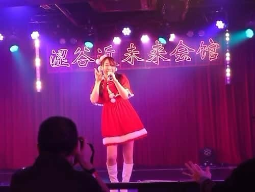 紗々のインスタグラム：「おすそわけクリスマス🎄⭐️ 写真や動画、ありがとうございます☺️♫  今夜はサンタクロースさんの稼働日ですね🎅 幸せな朝であふれますように✨✨  私は明日の朝、パンが出てこないかなと思っています🍞 (食べてしまった)  #クリスマス」