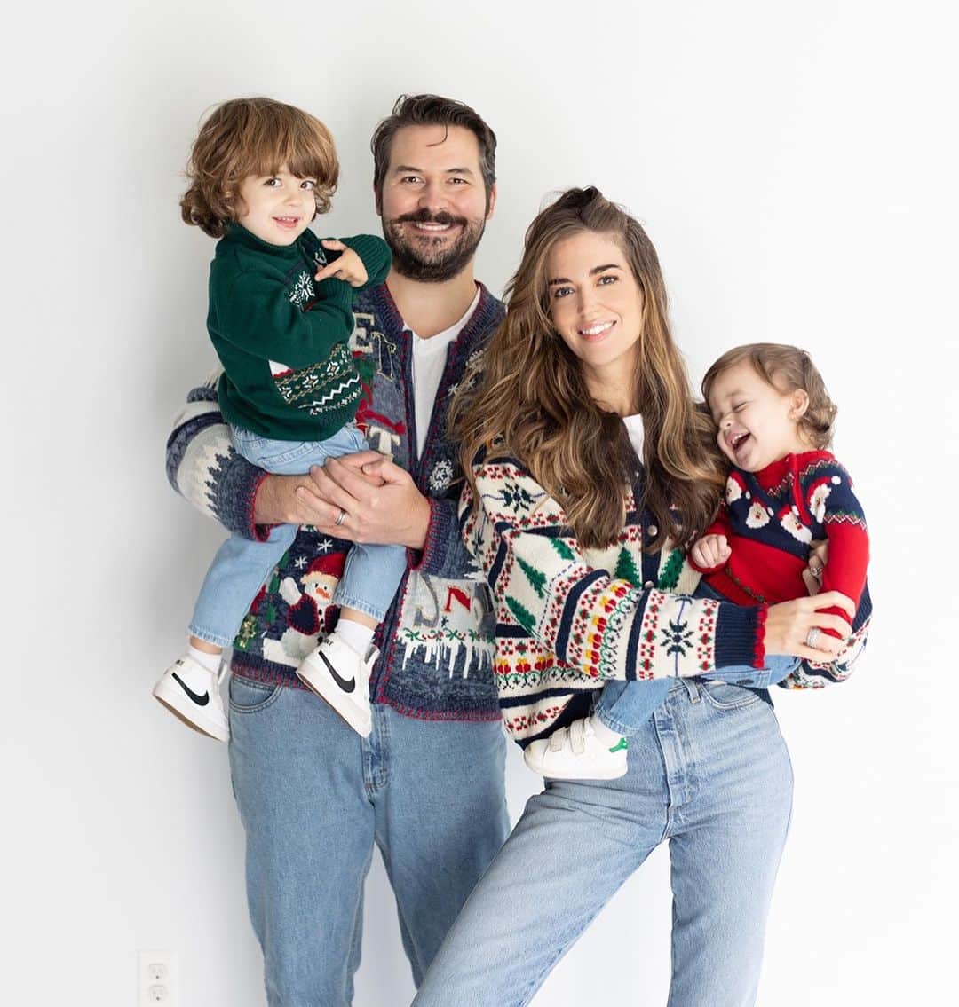 クララ・アロンソのインスタグラム：「Feliz Navidad ❤️🎄🥳」