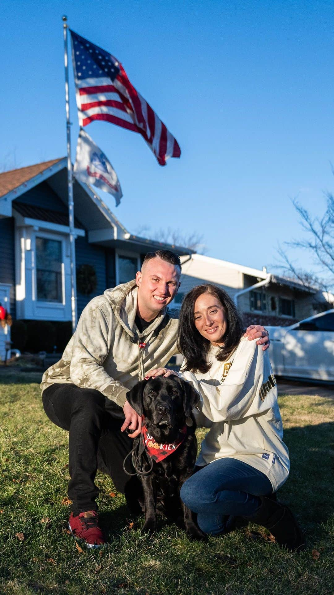 The Dogistのインスタグラム：「Tyler, Natalie, Trooper and I head to the mall to visit Santa and get Trooper a Christmas present. Trooper, a service dog from @americasvetdogs, demonstrates his ability to work in environments with many distractions. Stay tuned for a surprise at the end! @tyler19delta   Tyler served in the U.S. Army in Kuwait, and suffered a catastrophic injury after being thrown from a military vehicle. After coding seven times and being in a coma for three months, he has since undergone 2,482+ physical, speech, and music therapy appointments to make the recovery he did. To this day, Tyler has elected to forgo pain medication. Trooper helps Tyler with mobility, retrieving items, and companionship.  Head to the link in bio to help support America’s VetDogs through our GoFundMe!」