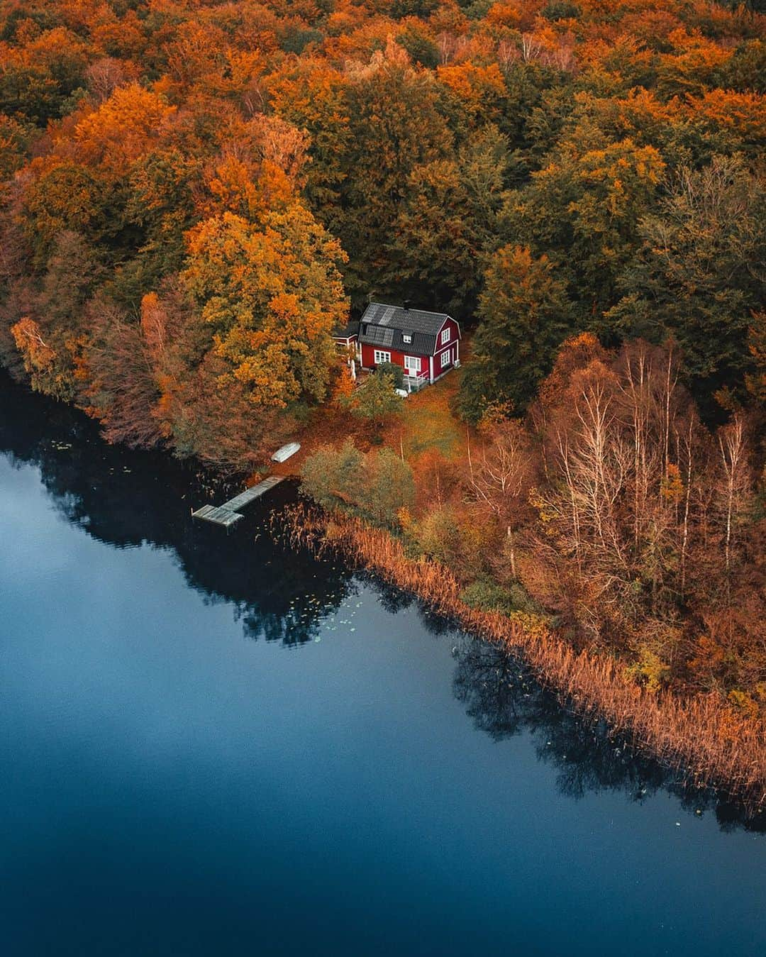 PolarProのインスタグラム：「The perfect holiday hideout, where the plan is simple - unwind, reset, and tour into the remote wilderness to shoot gold.  📷 @fbyelin」