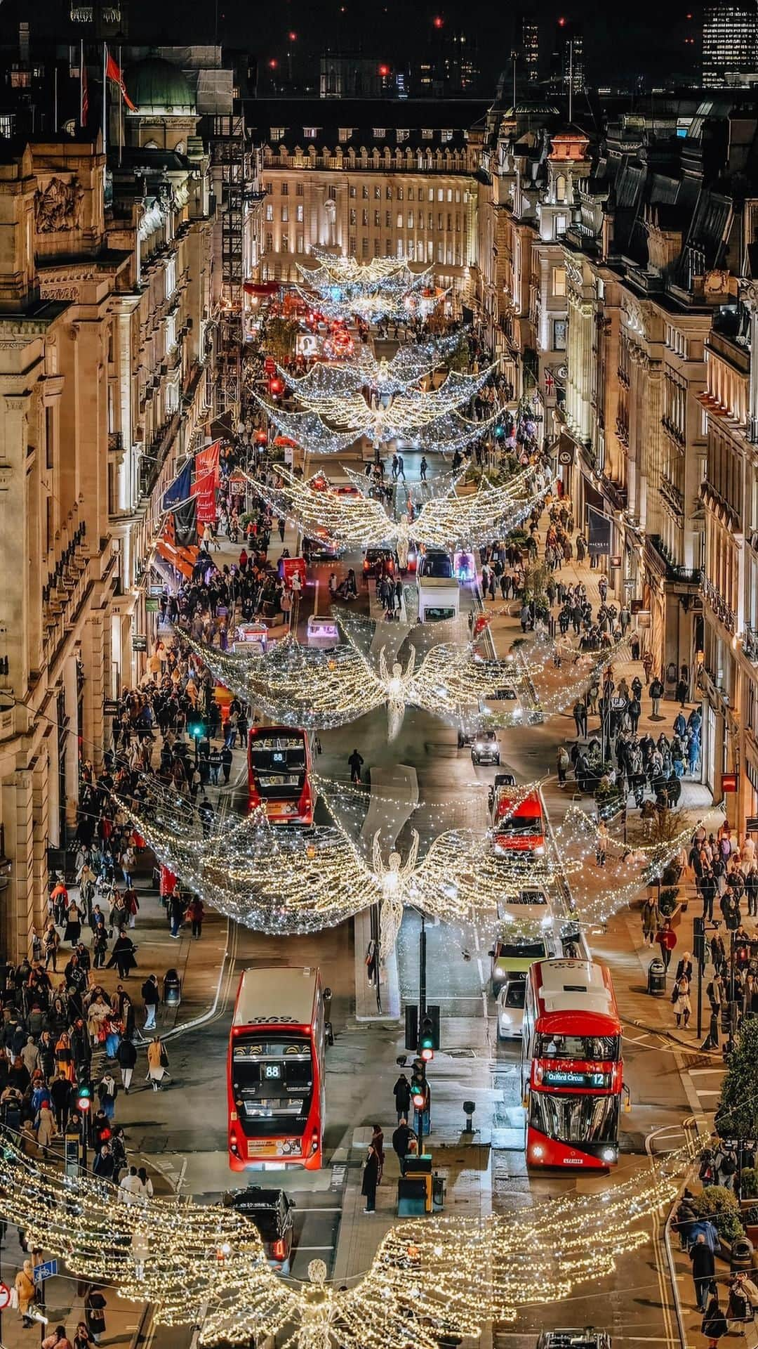 Izkizのインスタグラム：「How beautiful is this view over Regent Street? 😍 Always my favourite decorations @regentstreetw1 👼 Heard a rumour that this is the last year for the angels…hope a rumour is all it is.   Where are you spending Christmas this year? We’ve just been on a whirlwind trip to 3 countries but made it home in time for Christmas with the fam. ✨🎄🎅🏻🎁  #Xmas #ChristmasinLondon #LondonatChristmas London at Christmas, Christmas, London, Christmas lights, Christmas decorations, Xmas in England #London #england #VisitLondon #Christmas #XmasinLondon Christmas lights in London #RegentStreet #ukblogger Regent Street London, UK travel blogger」