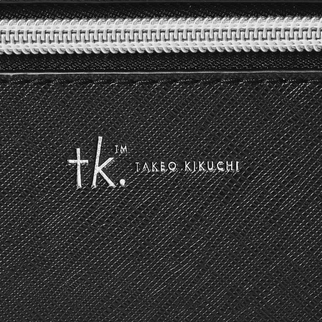 tk.TAKEO KIKUCHIさんのインスタグラム写真 - (tk.TAKEO KIKUCHIInstagram)「<NEWS> 12/25（月）宝島社よりショルダーバッグとカタログがセットになったtk.TAKEO KIKUCHIのムック本「tk.TAKEO KIKUCHI exclusive SHOULDER BAG BOOK」が発売されます。  表紙と誌面を飾るのは俳優の鈴鹿央士（@ouji.suzuka.official）さん。シンプルなスタイリングからトレンド感のあるモードなスタイリングまでtk.TAKEO KIKUCHIらしい着こなしを是非お楽しみください。  ■tk.TAKEO KIKUCHI exclusive SHOULDER BAG BOOK 内容：BAG+CATALOG 価格： 3,289円（税込） 発売日：2023年12月25日（月） 売り場：ローソン  #鈴鹿央士 #tkTAKEOKIKUCHI #tk #ティーケータケオキクチ #宝島社 #ムック本 #ショルダーバッグ #付録」12月25日 14時51分 - tk.takeokikuchi_official