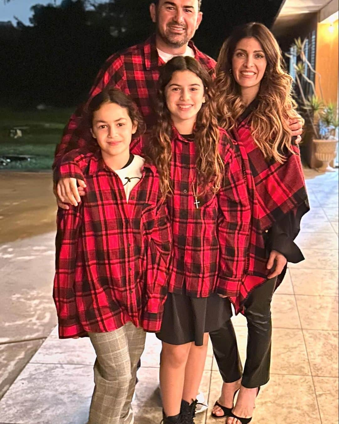 エイドリアン・ゴンザレスのインスタグラム：「Merry Christmas from the Gonzalez Family. Wishing everyone finds joy this Holiday Season.  Les deseamos a todos una Feliz Navidad. Que Dios les de felicidad a todos en estos días de fiestas.  #Xmasdressup #family #blessed」