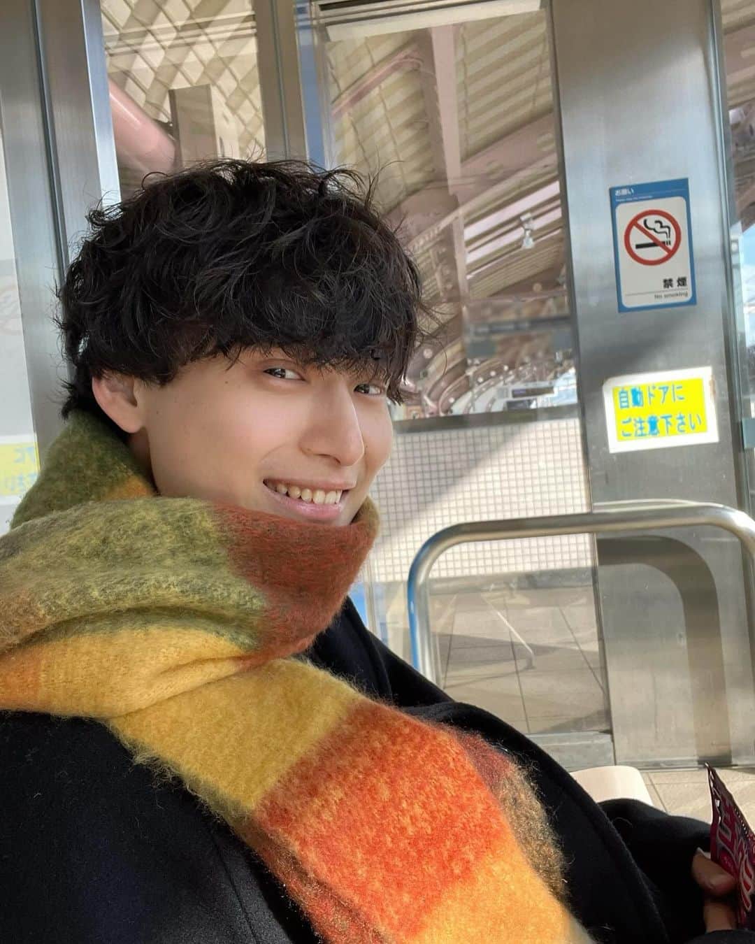 松本大志のインスタグラム：「メリークリスマス🎅  今年のクリスマスは平日ですがみんなどうやって過ごしてるのかな？？ カップルで過ごす方、友達と過ごす方、家族で過ごす方と色々な過ごし方があると思います😊  皆様のクリスマスがハッピーな一日になりますように🎄  さて、撮影行って来ます笑笑  #happymerrychristmas」