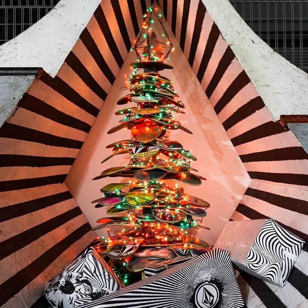 VolcomJapanのインスタグラム：「Merry Christmas from Volcom Stone 🎅🎄  #TrueToThis #TrulyDefined #VolcomJapan #ボルコム #Volcom」