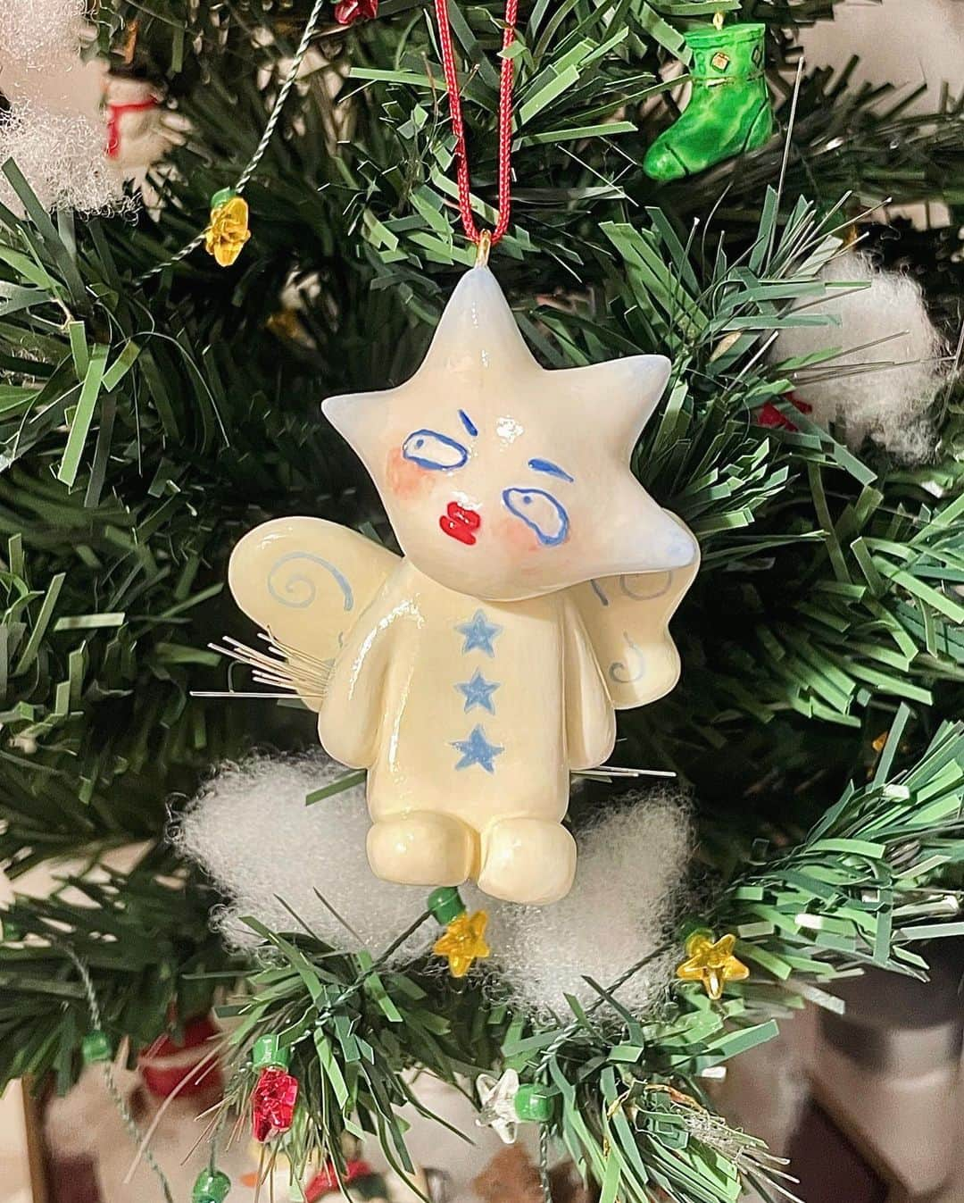 木越明さんのインスタグラム写真 - (木越明Instagram)「🎄Christmas Ornament 2023🎄  “Star Angel” & “Red Angel”  ……………………………………………  #akigoshinoyatsu   今年にたくさんの感謝を込めて！ 来年も色んな方法で色んなお守りを作りたいと思います  来年はクリスマスオーナメントの展示したいなーん！  #christmas #christmastree #christmasdecorations #christmasornaments #ornaments #angel」12月25日 23時08分 - aki_kigoshi