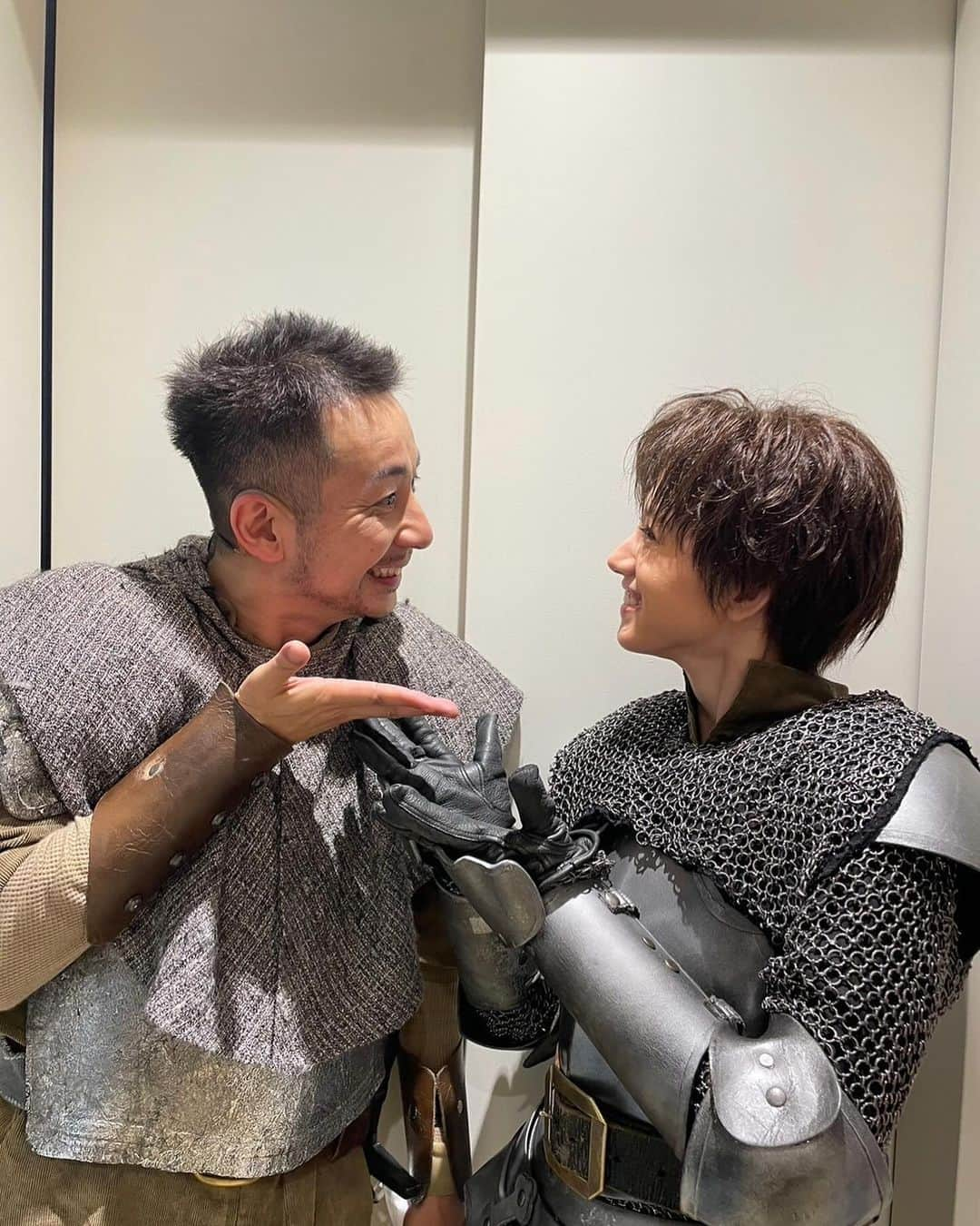 清原果耶さんのインスタグラム写真 - (清原果耶Instagram)「ほんとうに、ほんとうに 尊敬するキャスト・スタッフの皆さまのもとで 命を燃やす日々 ⁡ なんて贅沢で そして挑戦だらけの 色とりどりな時間なのだろうと思います。 ⁡ 残すは明日の大千秋楽のみ ⁡ かけがえのないひと時に、 観に来てくださる方々への想いを乗せて 走り切れますように。 ⁡ 写真はレイモンとケヴィンの最高コンビです☺︎ ⁡ . #ジャンヌダルク #坪倉由幸　さん #島村龍乃介　くん」12月25日 17時56分 - kaya0130_official