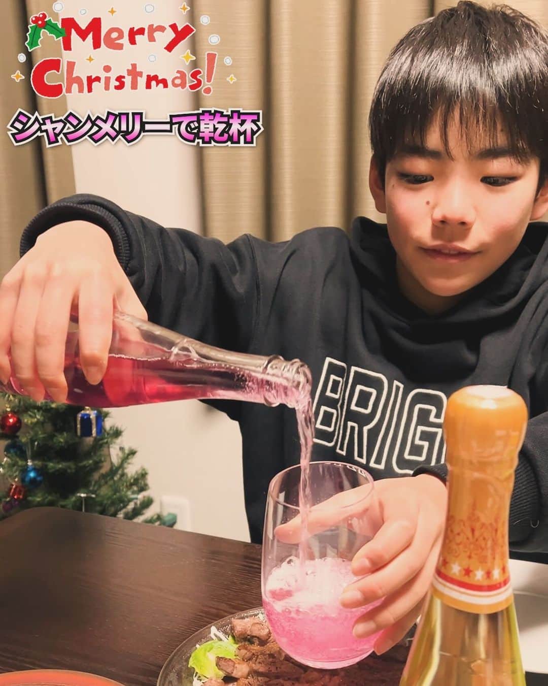 コーキTVのインスタグラム：「シャンメリーで乾杯🥂🎄✨  #クリスマス #シャンメリー #乾杯」