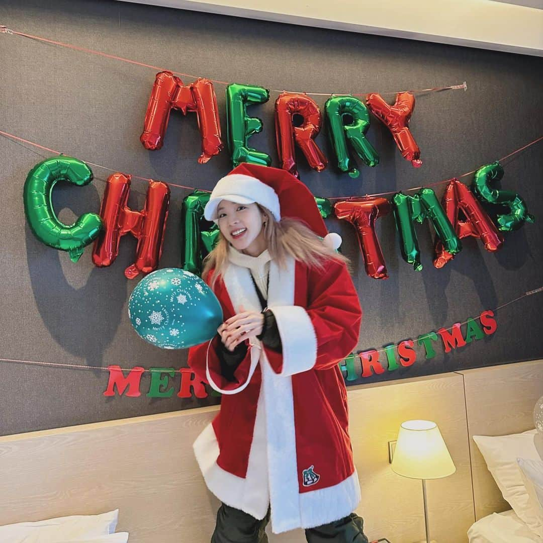 ダラ さんのインスタグラム写真 - (ダラ Instagram)「Merry Christmas 🎅🏻🎄🌊」12月25日 19時58分 - daraxxi