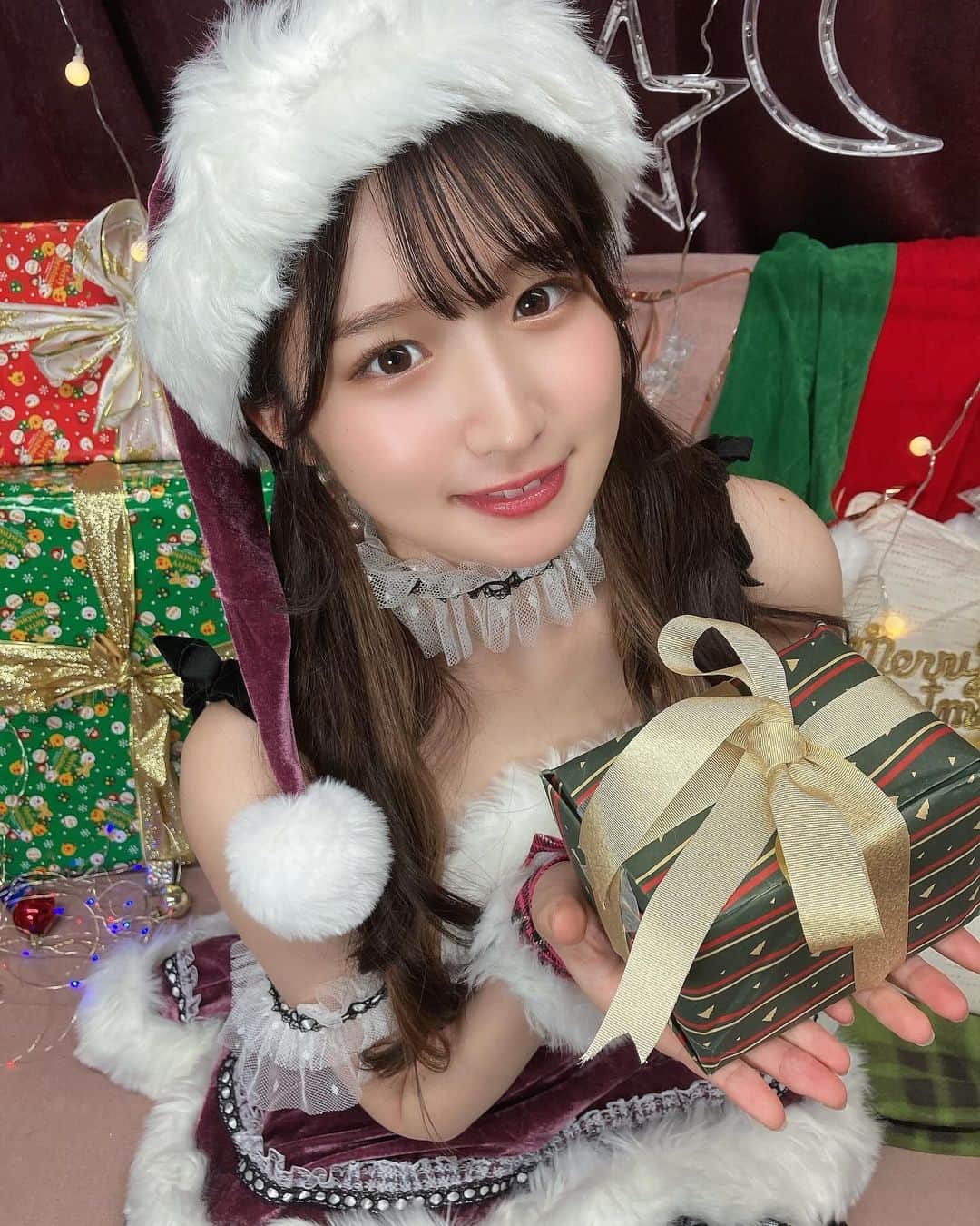 貝賀琴莉のインスタグラム：「🌟🎄Merry Christmas🎄🌟  プレゼント届けに来たよ！！  #アイドル #idol #コスプレ #cosplay #クリスマス #christmas」