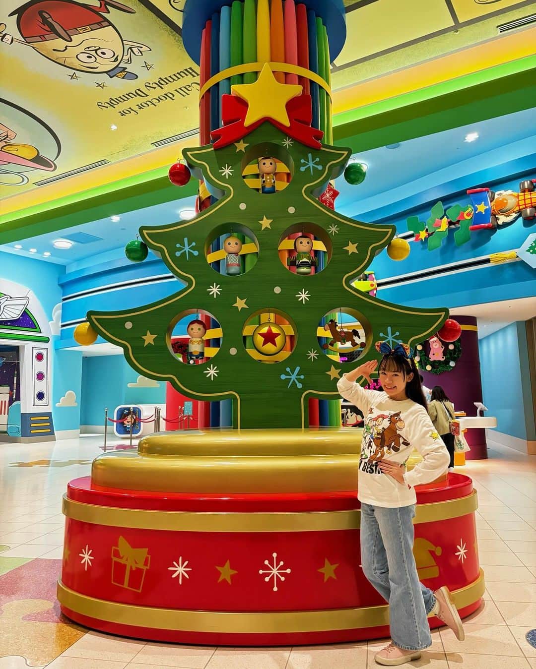 矢内井玲奈のインスタグラム：「メリークリスマス！！🎄  素敵なことが沢山訪れますように🎅  #クリスマス #トイストーリーホテル」
