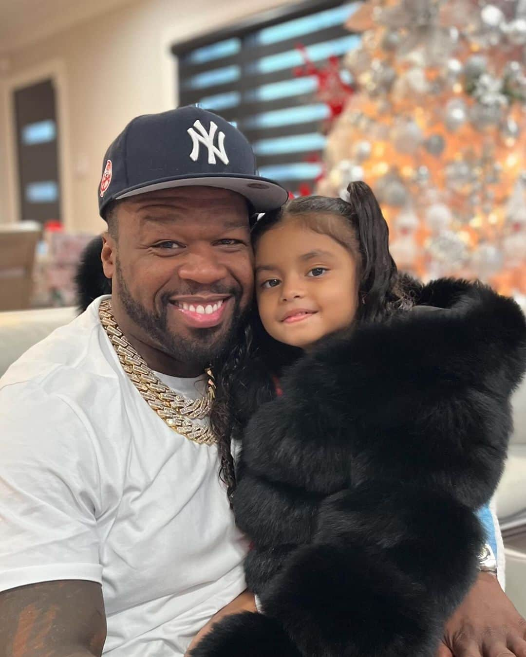 50セントさんのインスタグラム写真 - (50セントInstagram)「Merry Christmas 🎄🎁 enjoy every minute of it God bless you. @bransoncognac @lecheminduroi」12月26日 9時05分 - 50cent