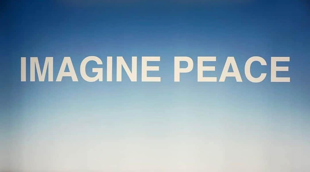 トームさんのインスタグラム写真 - (トームInstagram)「Think of those who are unsafe today and imagining peace for them, with radical gratitude and a loving kindness metta meditation today and always @yokoono   Merry Xmas (WAR IS OVER!)  So this is Christmas And what have you done? Another year over And a new one just begun  And so this is Christmas I hope you have fun The near and the dear one The old and the young  A very merry Christmas And a happy New Year Let’s hope it’s a good one Without any fear  And so this is Christmas For weak and for strong For rich and the poor ones The world is so wrong  And so happy Christmas For black and for white For yellow and red ones Let’s stop all the fight  A very merry Christmas And a happy New Year Let’s hope it’s a good one Without any fear  And so this is Christmas And what have we done? Another year over And a new one just begun  Ans so this is Christmas I hope you have fun The near and the dear one The old and the young  A very merry Christmas And a happy New Year Let’s hope it’s a good one Without any fear  War is over over If you want it War is over Now  #imaginepeace」12月26日 2時37分 - tomenyc