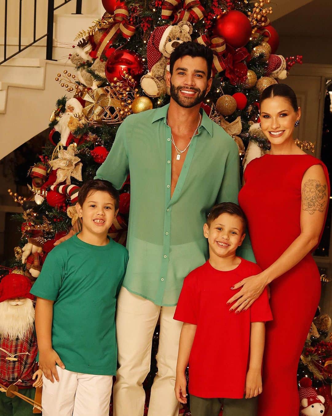 グスタボ・リマのインスタグラム：「Feliz Natal cheio de muitas felicidades e bençãos!!! 🏛」