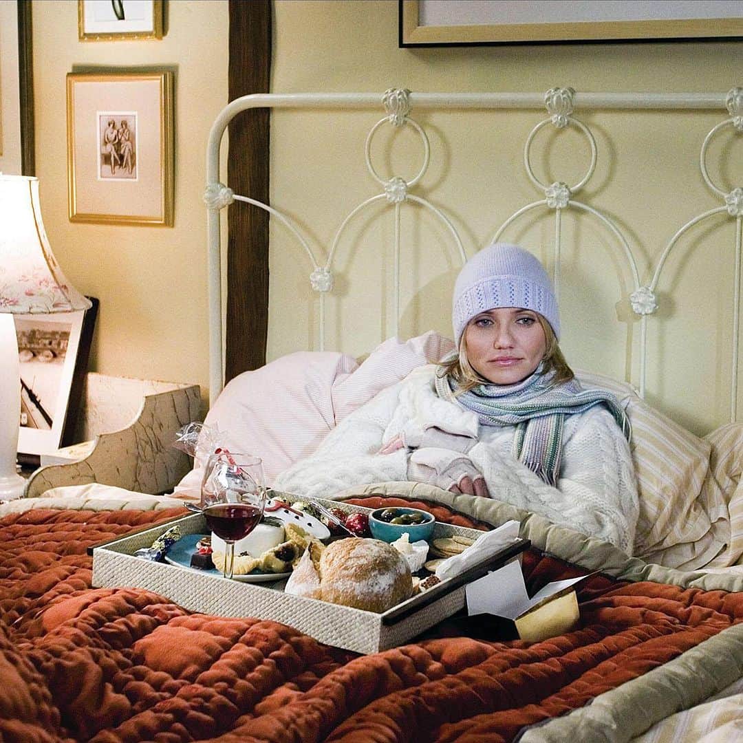 WHO WHAT WEARのインスタグラム：「Leave a line from your favorite holiday movie in the comments. 👇✨ photo: alamy」