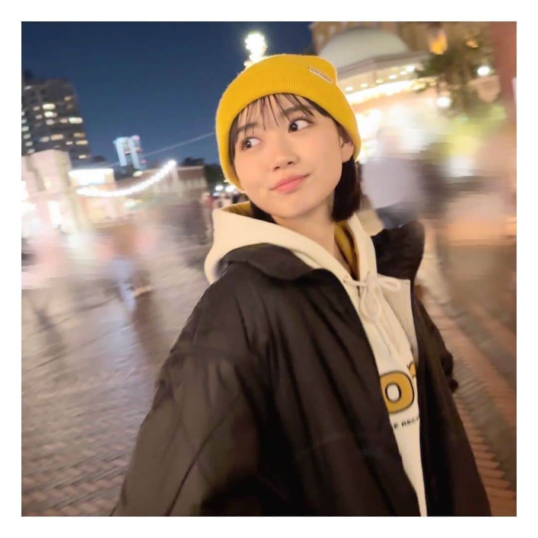 近藤結良さんのインスタグラム写真 - (近藤結良Instagram)「🎄✨ 恵比寿のイルミネーション見てきたよ~ クリスマスツリーの迫力すごすぎた!! 紅葉とイルミネーションの組み合わせがよりキレイさ増してたよ🩷 * * イルミネーションって夜見に行くからきっと寒いだろうなと思ってリバーシブルのアウターを合わせたよ!!ゆらは黒の方で着たから中がモコモコになって暖かかった🙌🏻 実はパーカーもパンツも裏起毛になってるの!! 黄色のニット帽はイルミネーションとの相性抜群!! * * NEXT➡️AKI🤍お楽しみに~ * * #PR #レピピアルマリオ #レピピリレー #ニコラ #nicola #ニコモ #ニコラ1_2月合併号発売中 #近藤結良 #ゆらふぉとぐらむ」12月26日 17時49分 - yura_kondo.official
