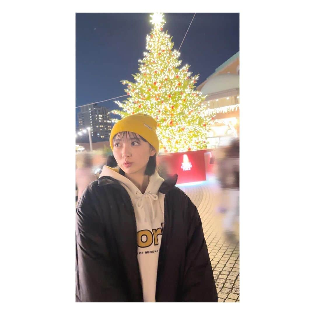 近藤結良さんのインスタグラム写真 - (近藤結良Instagram)「🎄✨ 恵比寿のイルミネーション見てきたよ~ クリスマスツリーの迫力すごすぎた!! 紅葉とイルミネーションの組み合わせがよりキレイさ増してたよ🩷 * * イルミネーションって夜見に行くからきっと寒いだろうなと思ってリバーシブルのアウターを合わせたよ!!ゆらは黒の方で着たから中がモコモコになって暖かかった🙌🏻 実はパーカーもパンツも裏起毛になってるの!! 黄色のニット帽はイルミネーションとの相性抜群!! * * NEXT➡️AKI🤍お楽しみに~ * * #PR #レピピアルマリオ #レピピリレー #ニコラ #nicola #ニコモ #ニコラ1_2月合併号発売中 #近藤結良 #ゆらふぉとぐらむ」12月26日 17時49分 - yura_kondo.official