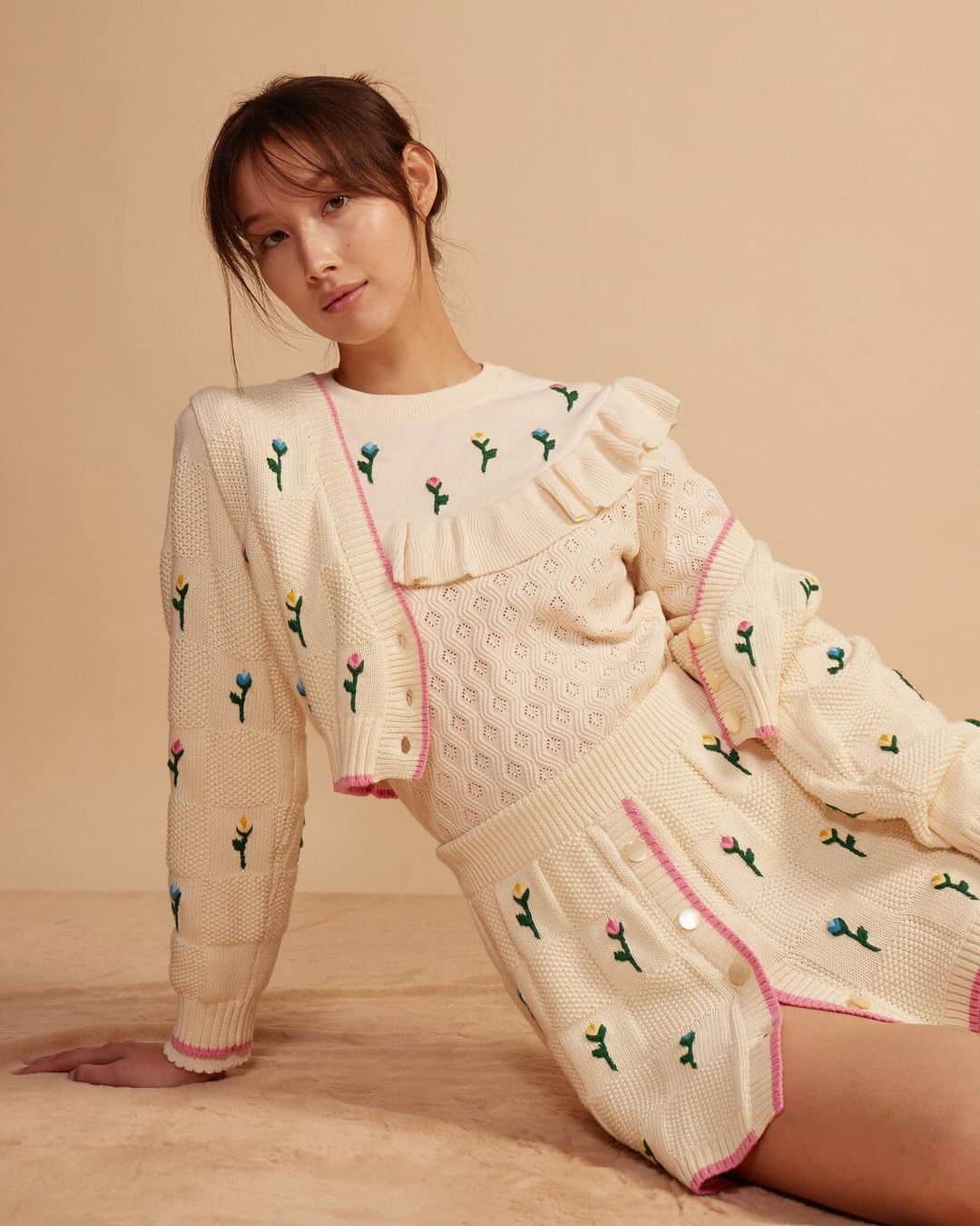 Sretsisさんのインスタグラム写真 - (SretsisInstagram)「The holidays is about pizzazz as it is about comfort. Take off your heels and step into these ultra comfy knits that will embrace you through the New Years in comfort and style. Shop cozy knits now at Sretsis.com and all Sretsis Boutiques.」12月26日 10時58分 - sretsisofficial