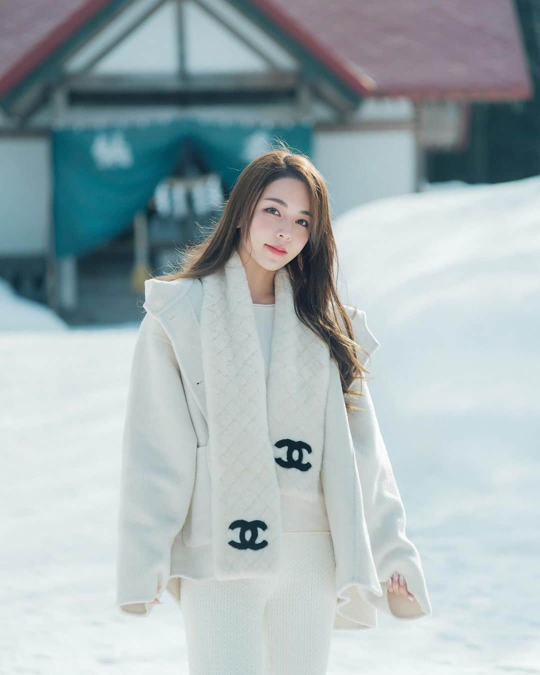 Vivi Tamさんのインスタグラム写真 - (Vivi TamInstagram)「Vivi in White☃️❄️  Photographer: @henrylamck」12月26日 13時23分 - vivivvtam