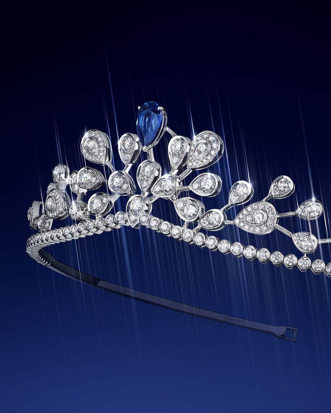 Chaumetさんのインスタグラム写真 - (ChaumetInstagram)「Indulge in the epitome of elegance with our Joséphine Aigrette Impériale tiara masterpiece. Symbolizing the peak of preciousness for year-end festivities.⁣ ⁣ #Chaumet #ChaumetCelebrates #ChaumetHighJewellery」12月26日 22時43分 - chaumetofficial
