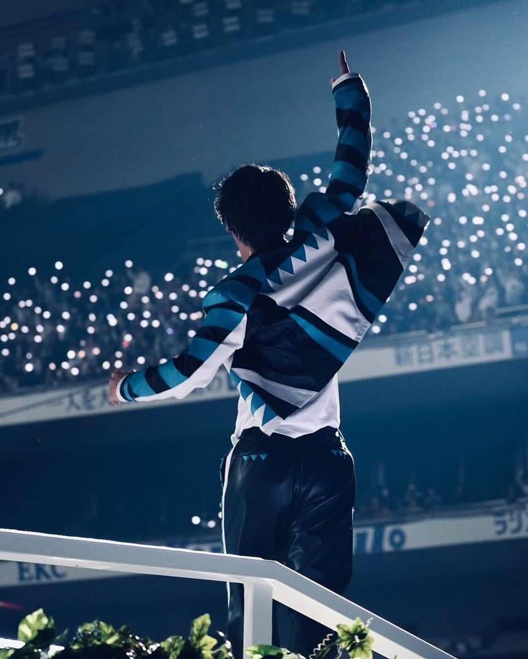 小林直己さんのインスタグラム写真 - (小林直己Instagram)「You all are the best #MATE 🌹 みんなが笑顔でついてきてくれたから 今日最高の締めくくりを迎えることが出来ました👏 本当にありがとう✨✨  これからも三代目JSOUL BROTHERS を どうぞよろしくお願いします❗️ #STARS #JSB_LAND #JSB3YEAR #全43公演 #完  もう寝てる人もいるだろうから 素敵な夢が見れていますように🌙」12月27日 0時59分 - naokikobayashi_works