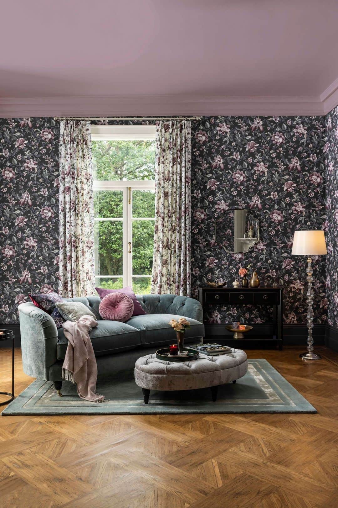 ローラアシュレイのインスタグラム：「With the new year approaching it's time to think about all your upcoming home projects.⁣ ⁣ Does your home need a fresh coat of paint or a pop of colour through wallpaper?⁣ ⁣ Explore our paint and wallpaper collection on lauraaashley.com and @nextofficial」