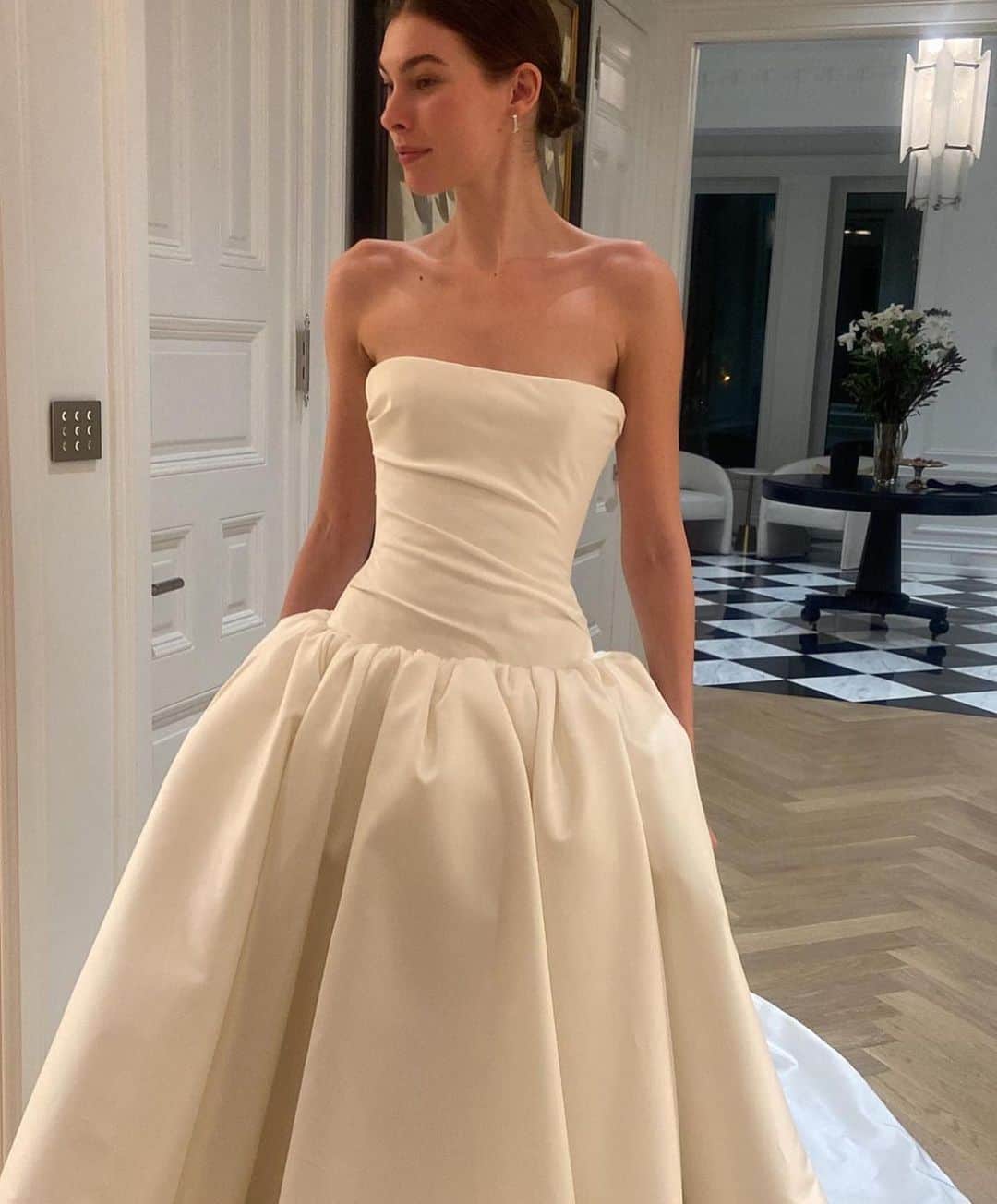 SOYOO BRIDALさんのインスタグラム写真 - (SOYOO BRIDALInstagram)「.  NEW IN @soyoobridal_official  FROM @ellysofocli   Meet Amelia 🤍  Our new silk ball gown obsession.  #soyoobridal #ellysofoclicouture #2024fall #justarrived🕊️」12月27日 19時53分 - soyoobridal_official