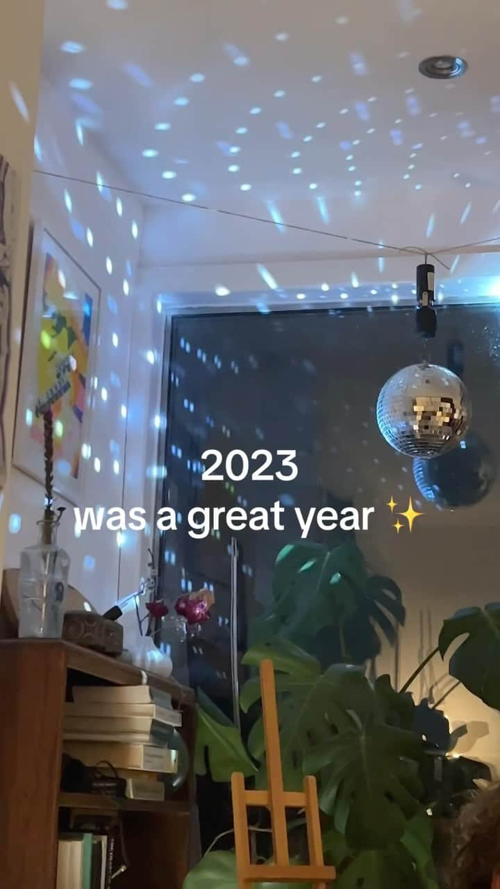 Estée Lalondeのインスタグラム：「Another jam packed year! Thanks for being part of my journey ✨💕 #2023」