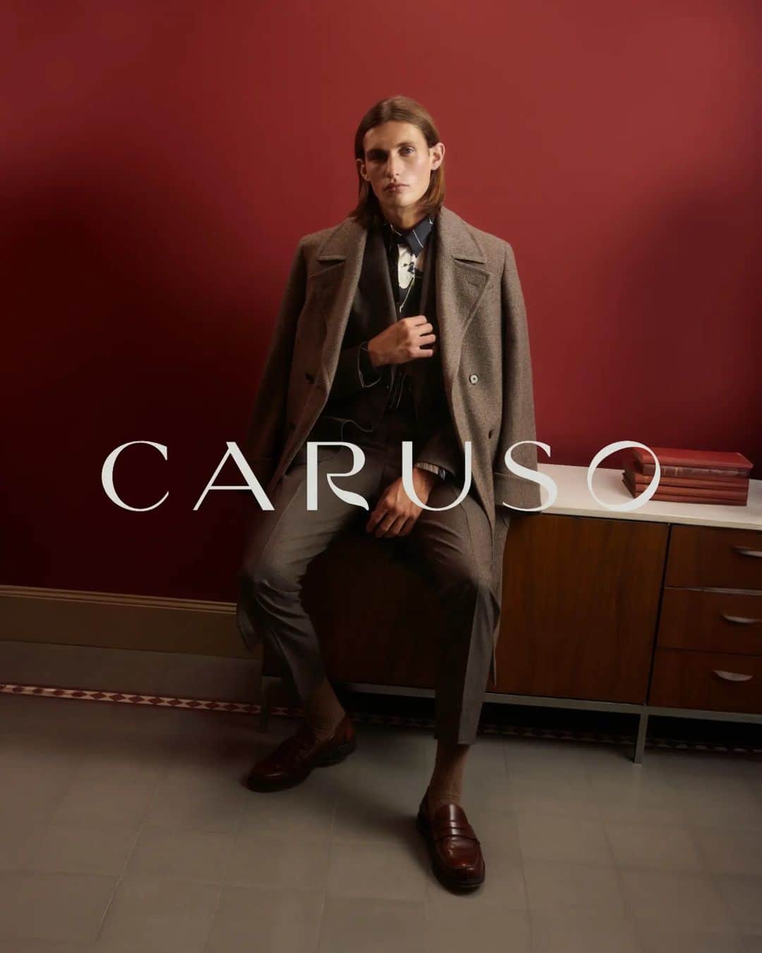 ラファエルカルーゾさんのインスタグラム写真 - (ラファエルカルーゾInstagram)「Otello coat gentle layering.  #carusomenswear #fw2324 #playfulelegance」12月28日 1時05分 - carusomenswear