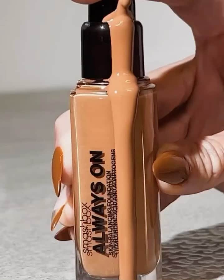 Smashboxのインスタグラム：「Have you tried our ✨new✨ Skin-balancing foundation yet? Find your shade of HA-packed all-day coverage at @ultabeauty link in bio」