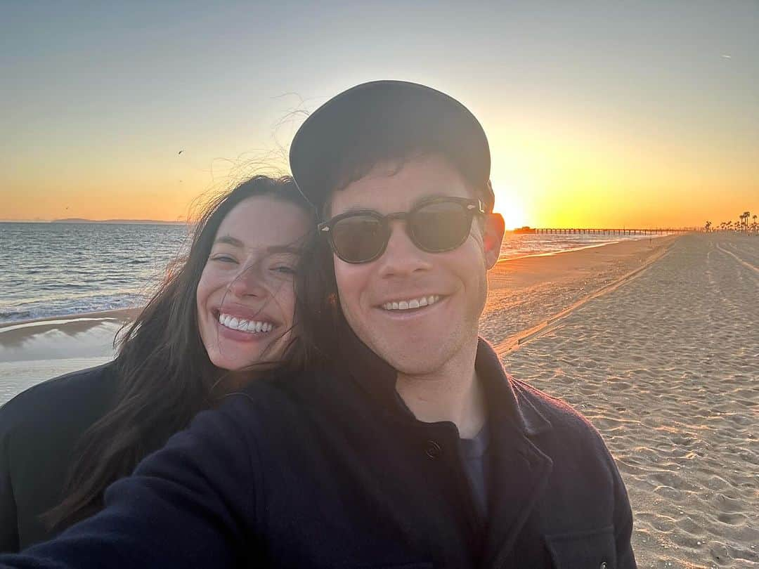 アダム・ディバインのインスタグラム：「It’s this pretty woman’s birthday today! Chloe, what a year it has been.  The highest of the highs and some real low low’s. I wouldn’t want to go through life with anyone else. Keep loving sunsets, rainbows, sleeping in cars and walking on the beach! Love you more than anything @chloebridges !」