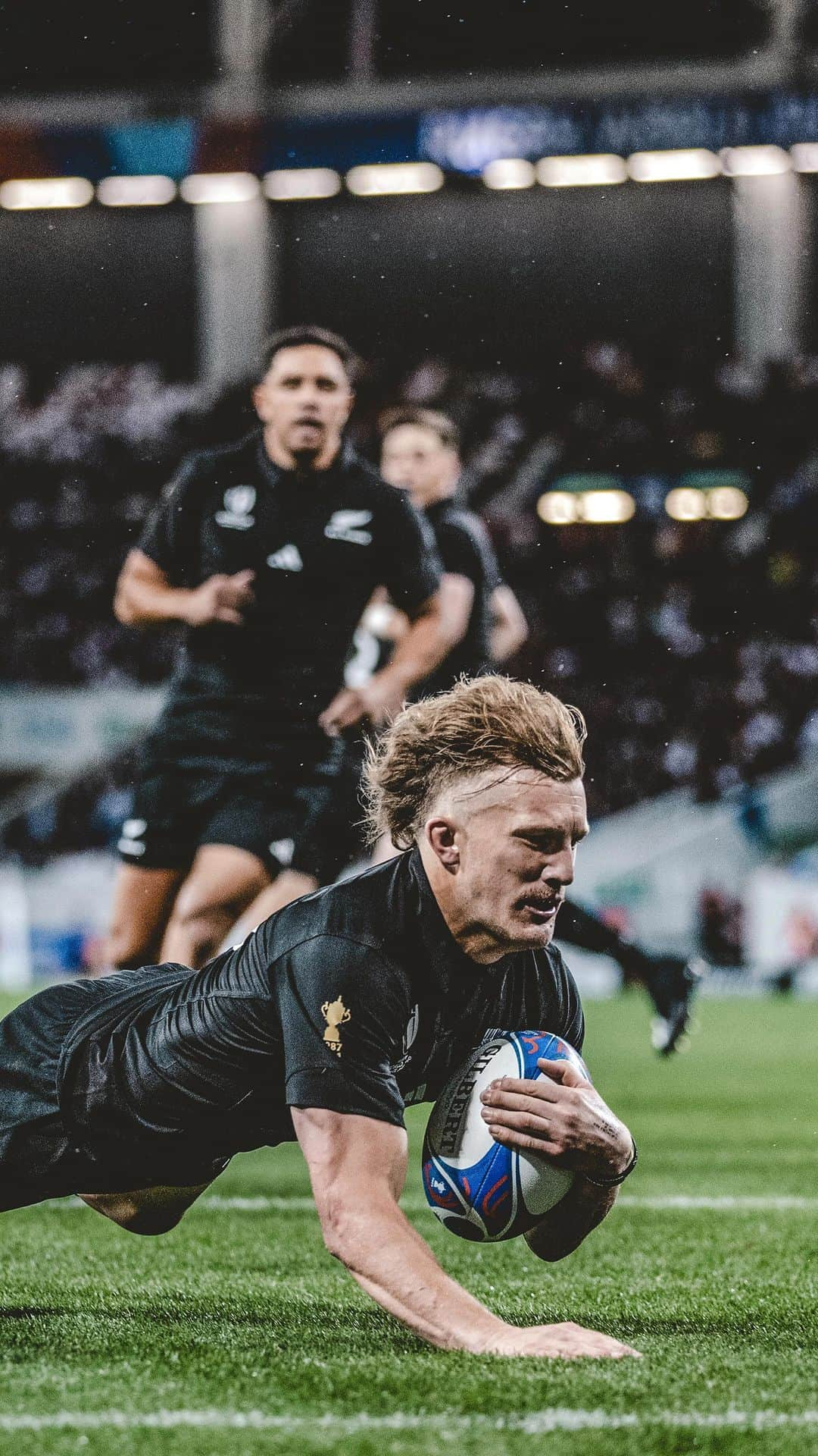 All Blacksのインスタグラム：「📺 MOST WATCHED IN 2023 | McKenzie + Roigard magic 🪄  #AllBlacks」