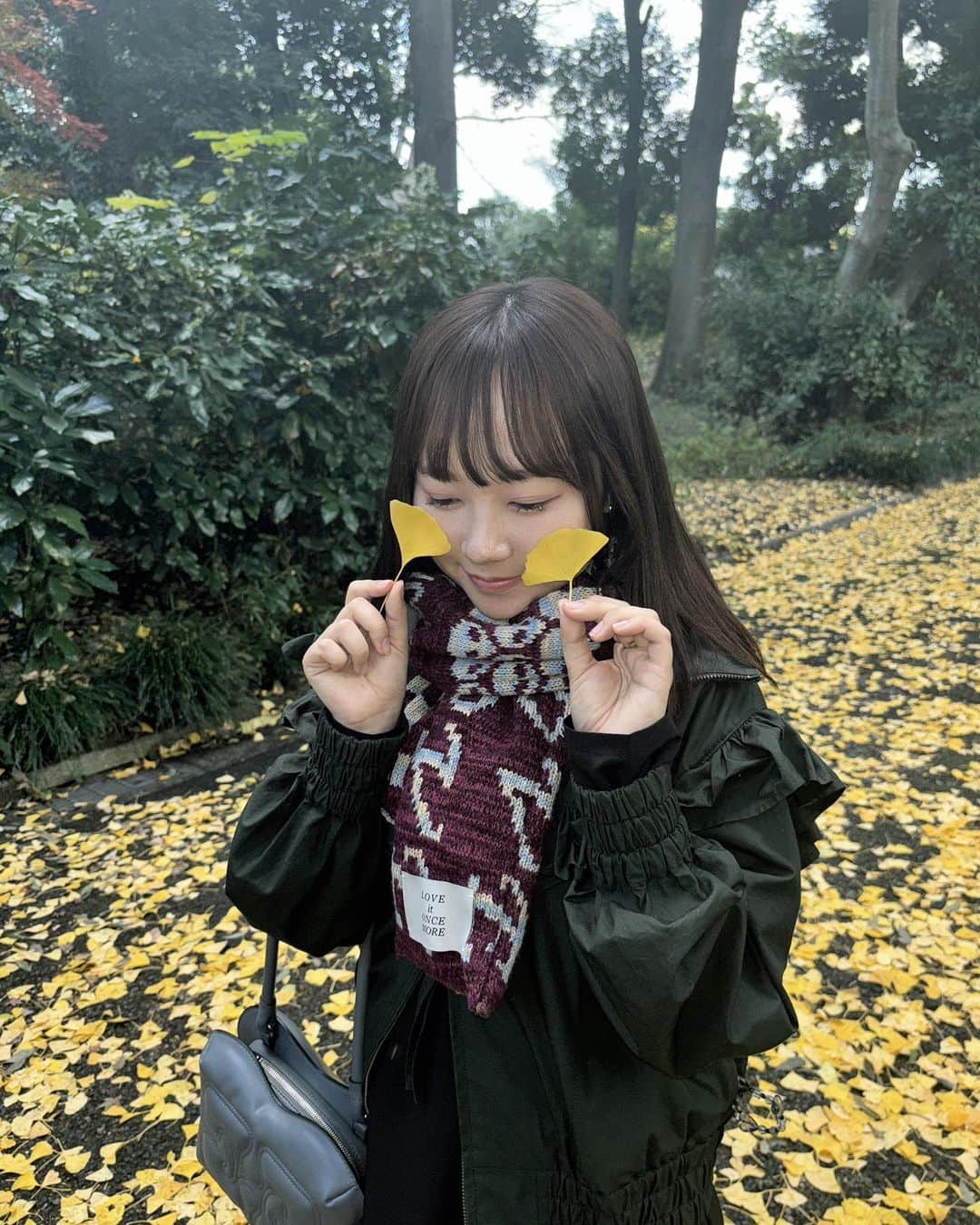 むくのインスタグラム：「🌕みっけ　 お気に入りのマフラー🧣👽」