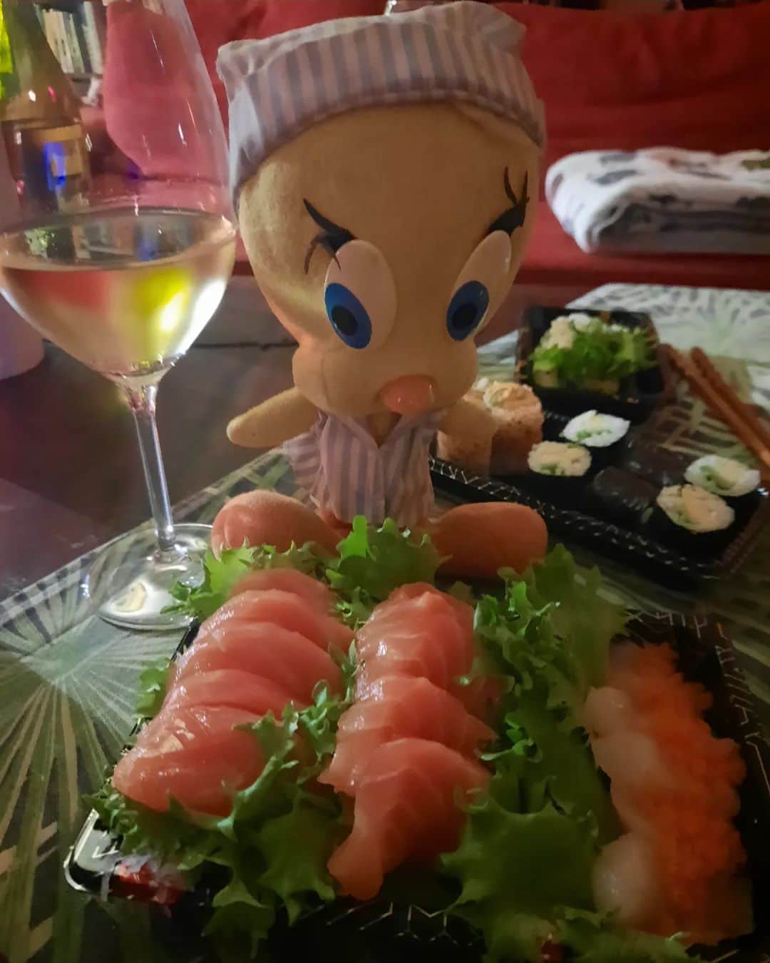 Little Yellow Birdさんのインスタグラム写真 - (Little Yellow BirdInstagram)「Still not feeling a 100%, but that's never an excuse for not eating delicious food, right!? So, staying in, and ordered myself some sushi & sashimi! #littleyellowbird #tweety #tweetykweelapis #adventures #yellow #bird #holidays #stillfeelingit #sushi #sashimi #orderin #japanesefood #goodfood #food #seafood #stayingin #stuffedanimalsofinstagram #plushiesofinstagram」12月28日 23時08分 - tweetykweelapis