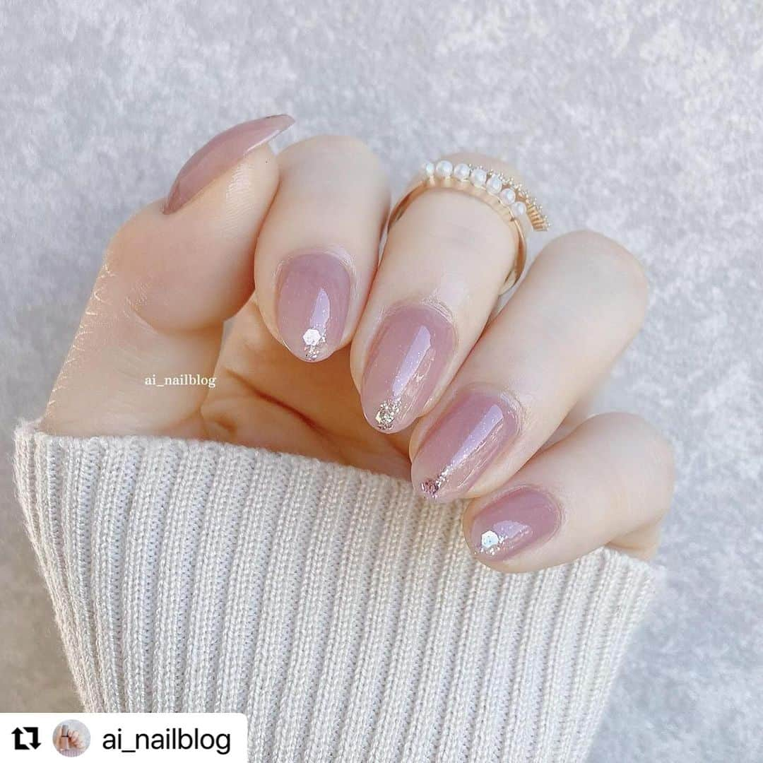 【PLANET NAIL（プラネット ネイル）】公式さんのインスタグラム写真 - (【PLANET NAIL（プラネット ネイル）】公式Instagram)「✰✰✰✰✰✰✰✰✰✰✰✰ PLANET Girl🪐 @ai_nailblog さま♡  最近ピンクが気になるお年頃のわたくし🫣 そこへきてこのあいさんの くすみピンク&ピンクラメに やられてしまいました🥺🩷 可愛過ぎませんか！？  オフィスネイルにはもちろん 普段使いでもラメがいい仕事してくれちゃう♡ ぜひぜひみなさま　チェックしてみて😌✨✨✨ ╍ ╍ ╍ ╍ ╍ ╍ ╍ ╍ ╍ ╍ ╍ ╍ ╍  . 爪先ラメ×ピンクネイル꙳ ⁡ くすみピンクとホロ入りのピンクラメ だからオフィスネイルにも良き☺︎ ⁡ ୨ෆ୧┈┈┈┈┈┈┈┈┈┈┈┈┈┈┈┈┈┈┈┈┈┈୨ෆ୧ ✎キャンメイク( @canmaketokyo ) ・カラフルネイルズ N79 ⁡ ✎プラネットネイル( @planet.jp ) ・27 銀河の遊歩道 ୨ෆ୧┈┈┈┈┈┈┈┈┈┈┈┈┈┈┈┈┈┈┈┈┈┈୨ෆ୧ ⁡#planetnail #プラネットネイル #プラネットガール  #ラメネイル部 #銀河の遊歩道 #ラメネイル  #ピンクネイル #キャンメイク #canmake  #キャンメイクネイル #冬ネイル  #ネイルポリッシュ #簡単ネイル #オフィスネイル  #セルフネイル #selfnail #nailart #美甲 #셀프네일」12月29日 10時00分 - planet.jp