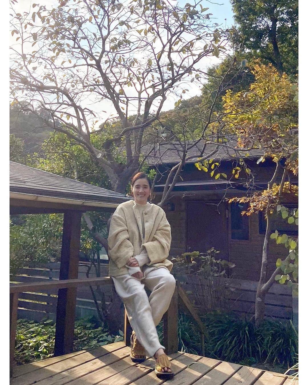 一色紗英のインスタグラム：「葉山にあるARCHI gibbous は1/4までお休みとなります。  都心から離れた場所にも関わらず、お店に足を運んでくれるお客さま、私が不在の間もアトリエに集まってくれる温かで愉快な仲間たち、今もこれまでも全てに感謝です。」