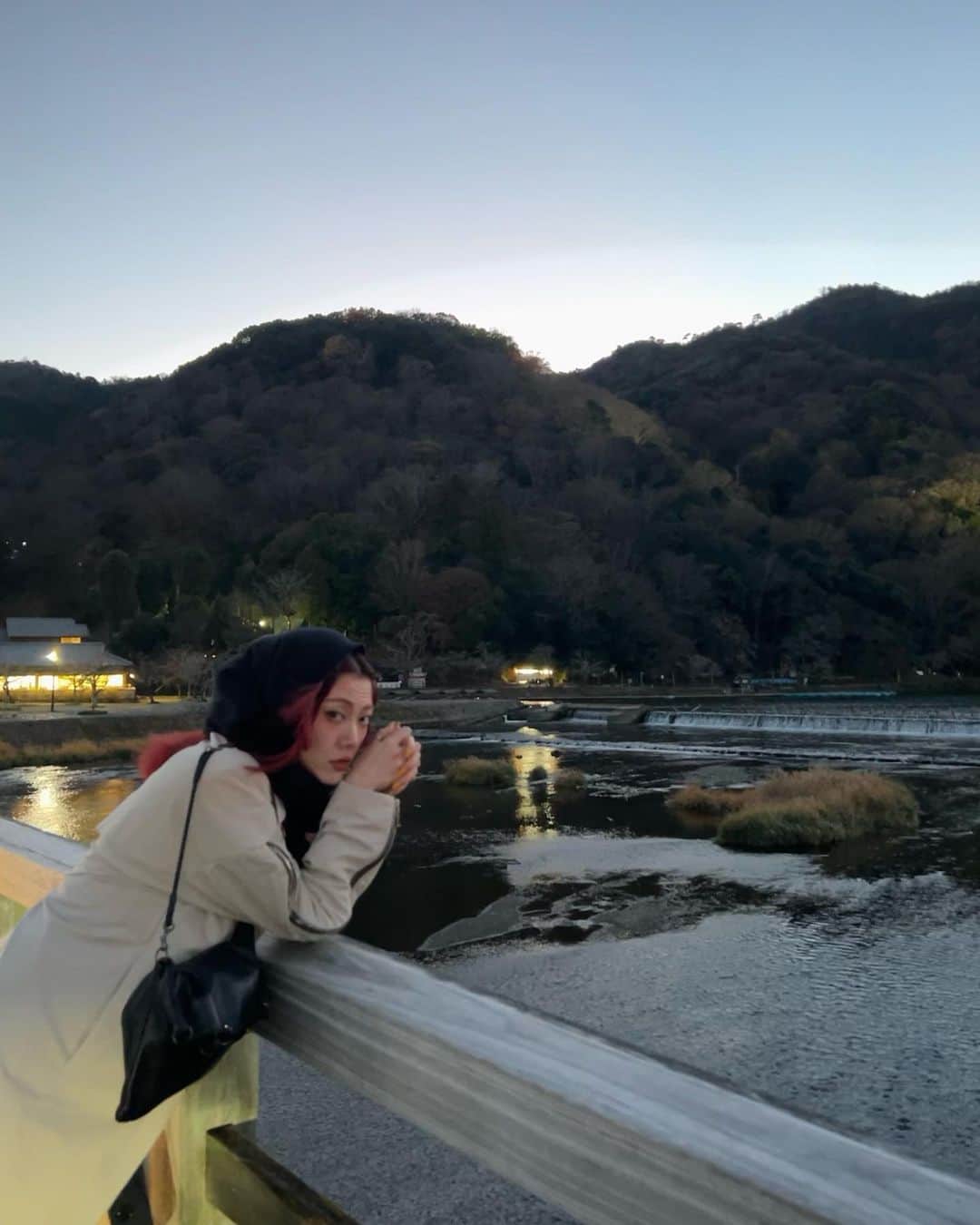 蘭舞ゆうさんのインスタグラム写真 - (蘭舞ゆうInstagram)「🏹⛩️🐈‍⬛✨🌠 10年ぶりの京都。 宝塚を卒業して次の日に京都に行き その次の日には上京してたあの時。  今は人が多くてちょっちびっくりしたけど 京都の雰囲気はどこか落ち着くわよさ。  今度はもう少しゆっくり。。。ね」12月29日 21時30分 - ranma_yu