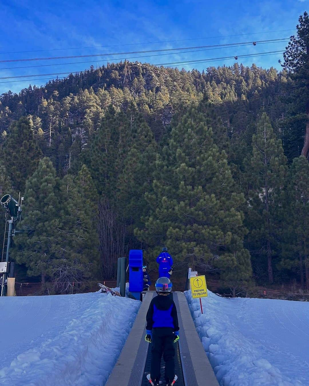 ホイットニー・ポートさんのインスタグラム写真 - (ホイットニー・ポートInstagram)「I have to be honest. Skiing is not for me. All the shit to carry, the reluctant children, the cold, the masses, the pain… I’m sorry, just no. The pictures are cute, but they are deceiving. There’s obviously amazing moments in between the chaos and fun looks to assemble, but I can’t say it’s worth it. There. I said it.」12月29日 13時48分 - whitneyeveport