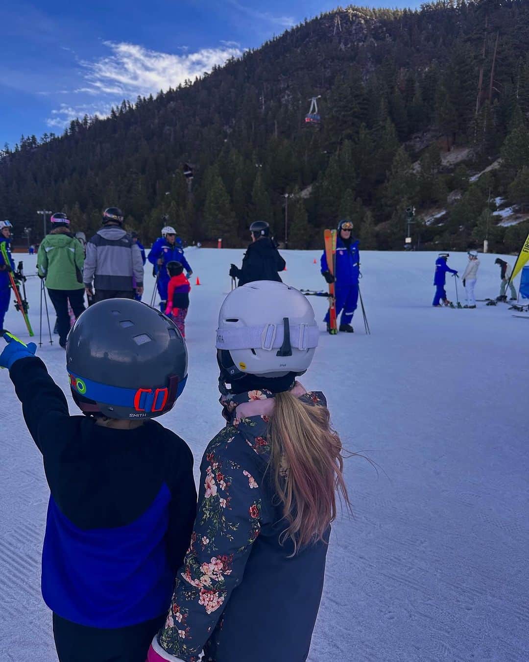 ホイットニー・ポートさんのインスタグラム写真 - (ホイットニー・ポートInstagram)「I have to be honest. Skiing is not for me. All the shit to carry, the reluctant children, the cold, the masses, the pain… I’m sorry, just no. The pictures are cute, but they are deceiving. There’s obviously amazing moments in between the chaos and fun looks to assemble, but I can’t say it’s worth it. There. I said it.」12月29日 13時48分 - whitneyeveport