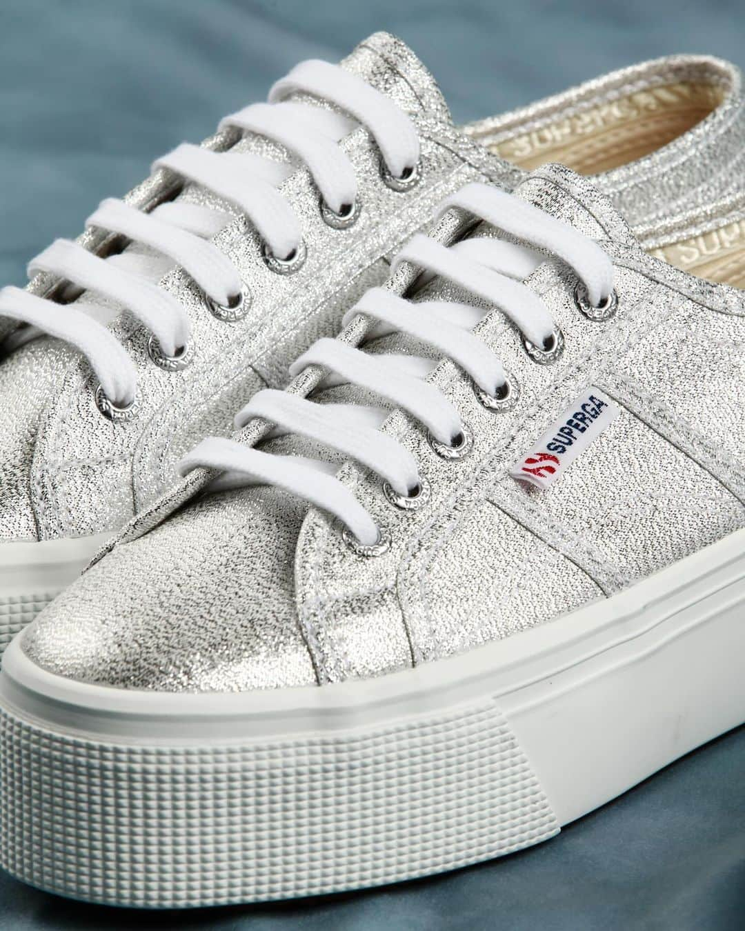 スペルガのインスタグラム：「The Superga 2790 Lamew - Shine on in our reimagined classic 2790s. These extra strong, unlined and fully breathable shoes are made of pure cotton and finished in a lamé, shiny metallic-looking fabric.  #Superga #SupergaChristmas」