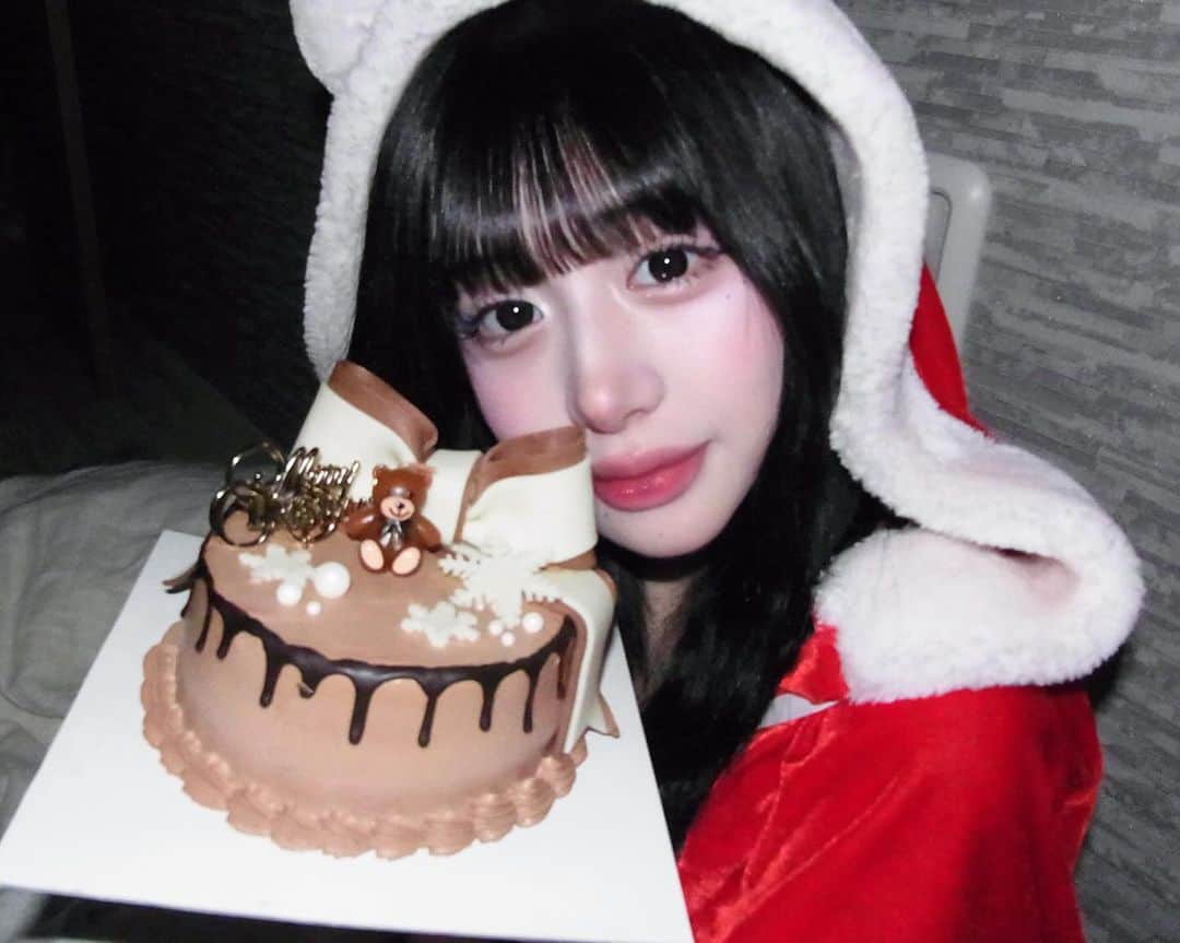 新塘真理さんのインスタグラム写真 - (新塘真理Instagram)「この間クリスマスに頼んだケーキがめちゃくちゃかわいい最高🧸💗味も美味しすぎて食べ足りなかったくらい🧏🏻‍♀️🎶  ・ ・ 🎂 @cakewith_tokyo」12月29日 22時20分 - mari0121_