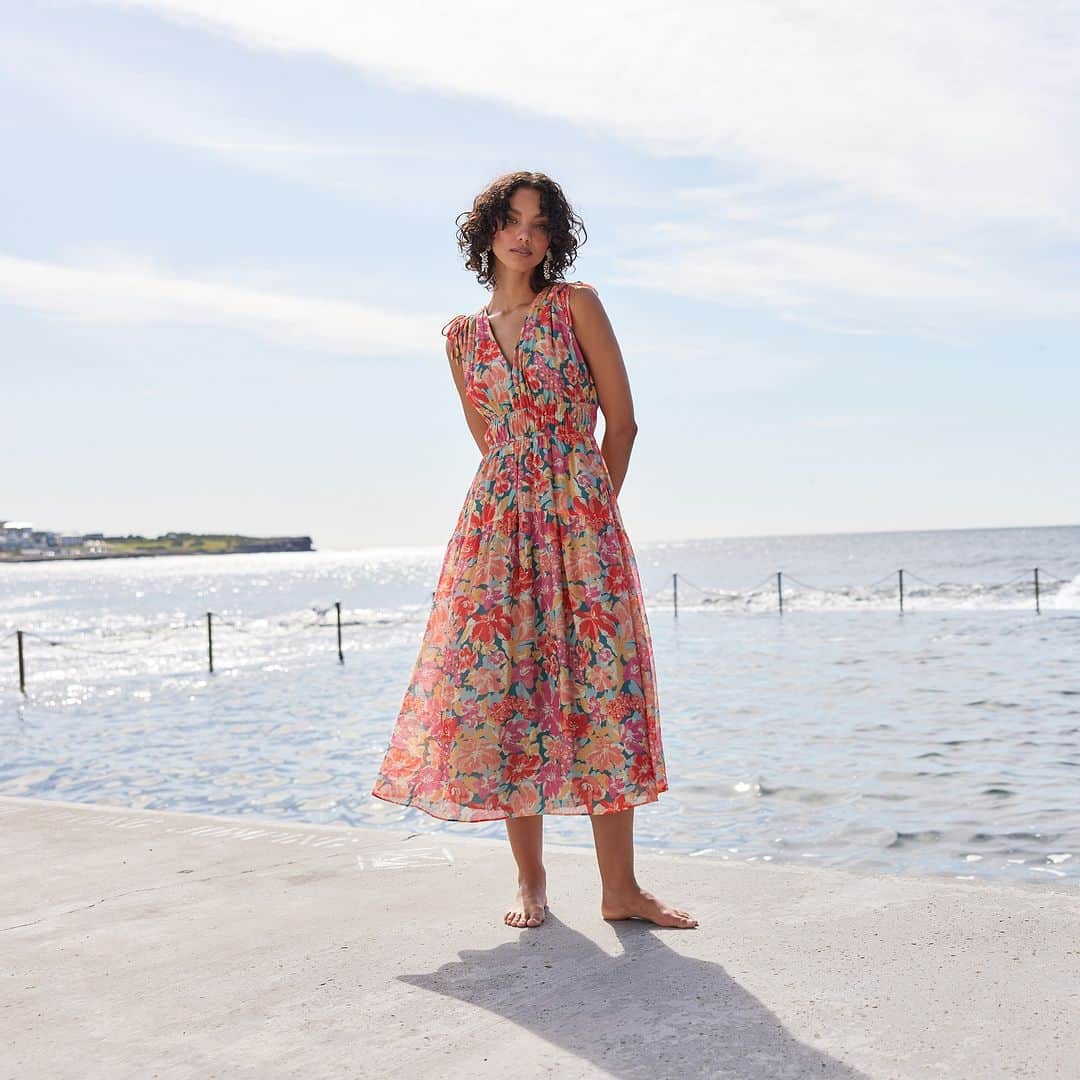 ミンクピンクのインスタグラム：「The Must-Have Dress • Discover the Valla Midaxi Dress.」