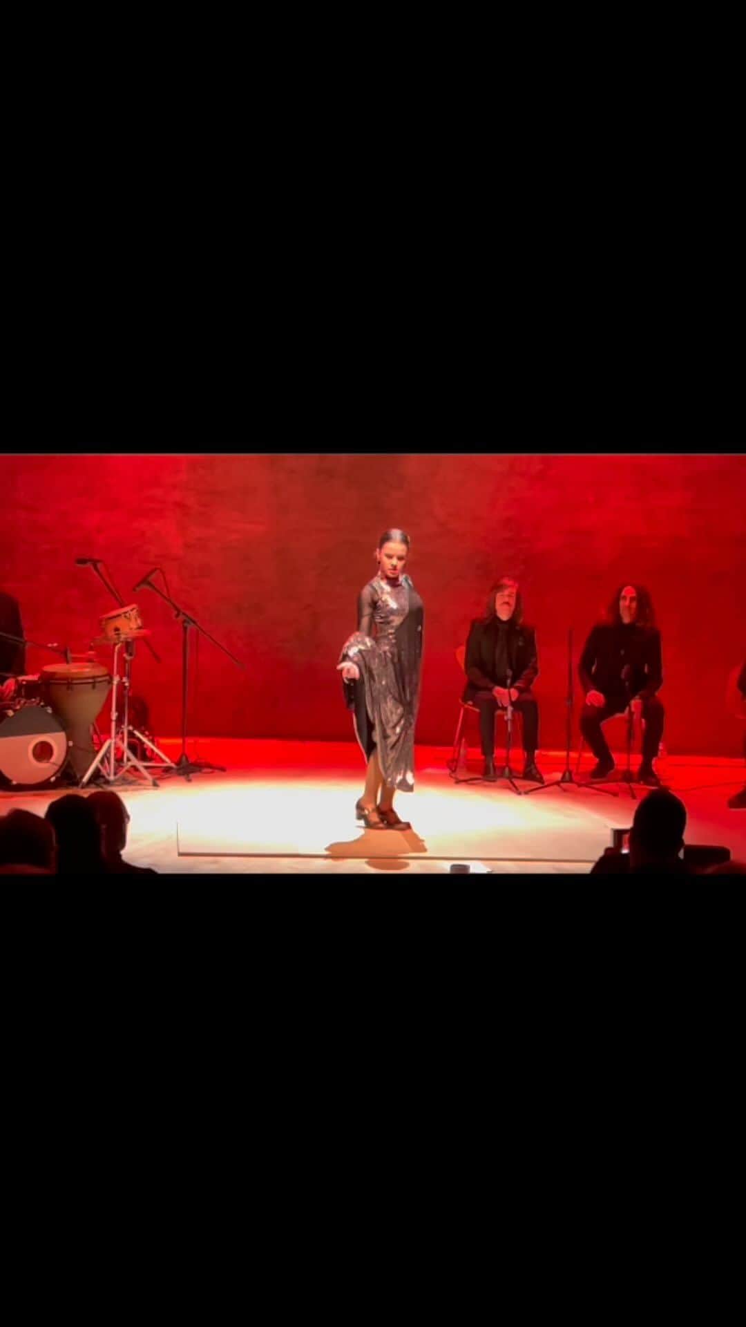 アイリーン・オルベラのインスタグラム：「Un noche para el recuerdo …💖 Gracias por todo el cariño recibido 🙏 … A night to remember…💖 Thank you for all the love received 🙏 . . . #momentosunicos #feliz #agradecida #videooftheday #dancer #flamenco #ireneolvera #performance #theatre #art #love #happy #reels #igers #barcelona」
