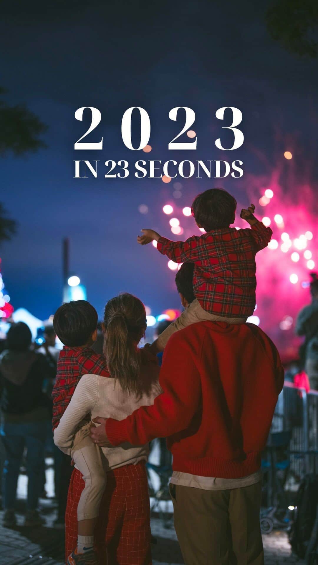 Discover Hong Kongのインスタグラム：「🥂Ring in the new year. 🥳 Let‘s take a look back at the exhilarating moments in 2023 🗓️and look forward to more thrilling happenings in the new year to come! 🙌🏻   2023年好快就會過去，大家今年過得如何？🚀 一齊回顧今年有咩香港矚目好玩嘅旅遊活動🗓️，並期待2024年有更多好玩嘅新事物！  #2023in23seconds #HelloHongKong #DiscoverHongKong 🎆🌟🎇🌟🎆🌟🎇🌟🎆🌟🎇🌟🎆🌟🎇🌟 🎁 Travellers can get ‘Hong Kong Night Treats’ dining vouchers to elevate your nightlife experience in Hong Kong!💡 Stay tuned for our next #HongKongAfter6! 👀 Check out the details here: bit.ly/HKNightTreatsEN. 🎁 想知嚟緊夜晚有乜玩？記得跟貼我哋嘅 #HongKongAfter6 👀，而家遊客仲可以享用「香港夜饗樂」餐飲消費券，盡情享受香港之夜！💡詳情請留意 bit.ly/HKNightTreatsTC」