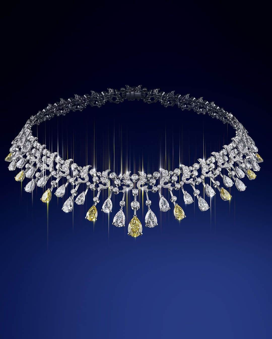 Chaumetのインスタグラム：「Dazzle in the grandeur of our Soir de Fête High Jewellery necklace.⁣ ⁣ #Chaumet #ChaumetCelebrates #ChaumetHighJewellery」