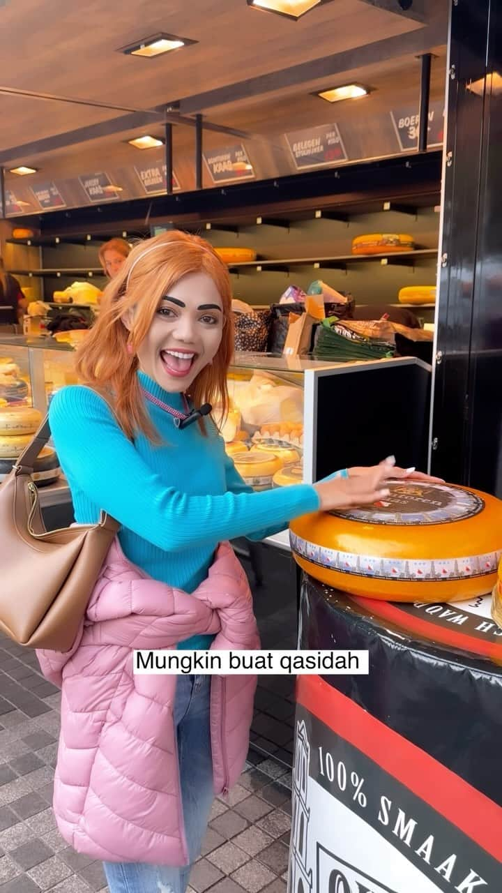 Rina Noseのインスタグラム：「Kemarin odading, sekarang kue cubit! Jadi lu ke Belanda apa ke PRJ Nur? @nur_chantiek_gemilang11」