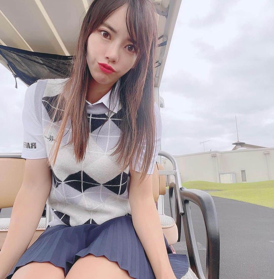 hina2221さんのインスタグラム写真 - (hina2221Instagram)「今年もたくさんゴルフして、 たくさん色んなとこいって 楽しい1年でした✨ みなさま、よいお年をお迎えください♡」12月30日 20時21分 - hina22221