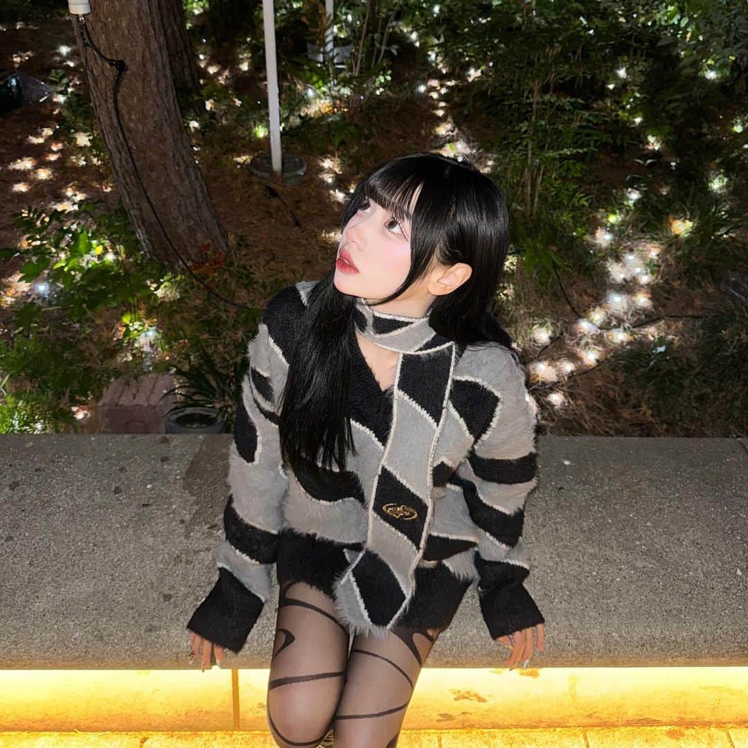 新塘真理さんのインスタグラム写真 - (新塘真理Instagram)「お洒落すぎるお洋服 @ksg_seoul 🖤 生地もしっかりしてて暖かいから上着いらないかも🧏🏻‍♀️」12月30日 21時38分 - mari0121_